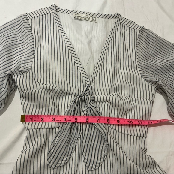 NWOT Abercrombie and Fitch Women’s White and Blue stripe blouse Size S - Picture 4 of 8